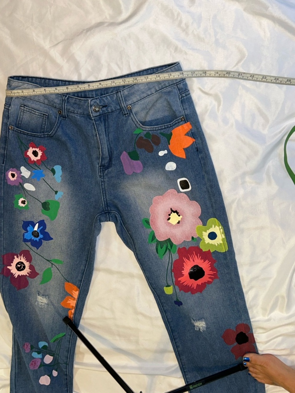 Women’s Blue Floral Appliqué Jeans - Picture 2 of 9